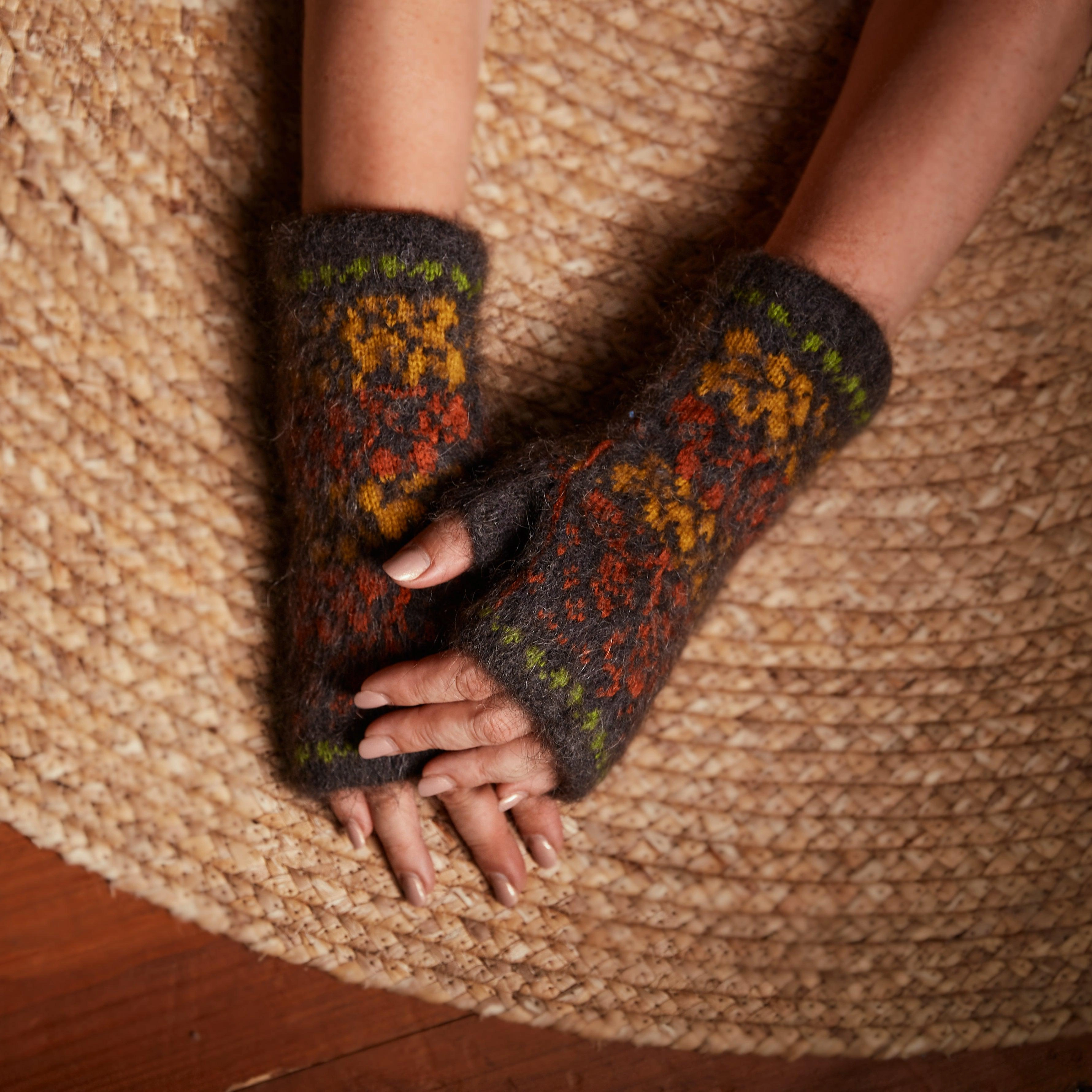 Cozy Autumn Acorn Knit Gloves – Women's Fall Style